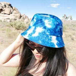 BLUE TIE DYE BUCKET HAT